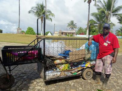 Coletando Reciclado Em Sg